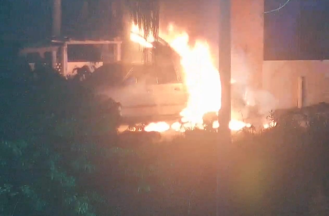 Guarda Municipal controla princípio de incêndio no bairro Canoas. Um segundo incêndio foi registrado instantes mais tarde a poucos metros do local. 