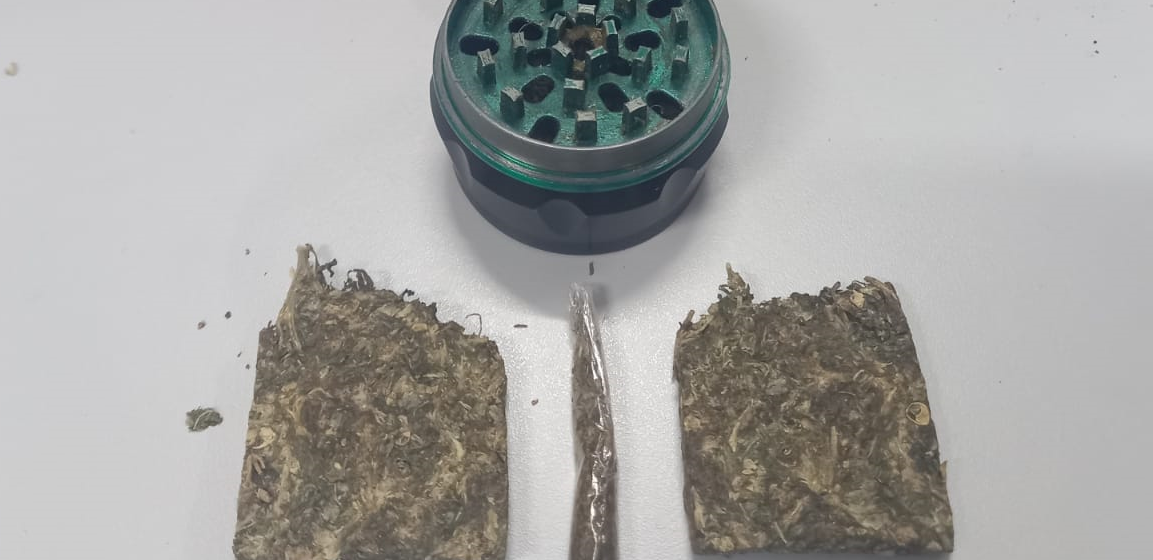 Guarda Municipal de Rio do Sul aborda rapaz que dispensou drogas ao avistar policiais