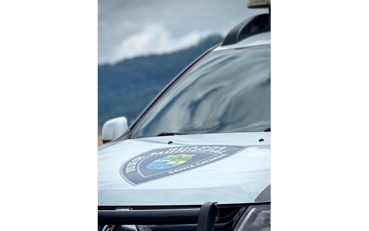 Homem com tornozeleira é preso por ameaça e desacato em Rio do Sul