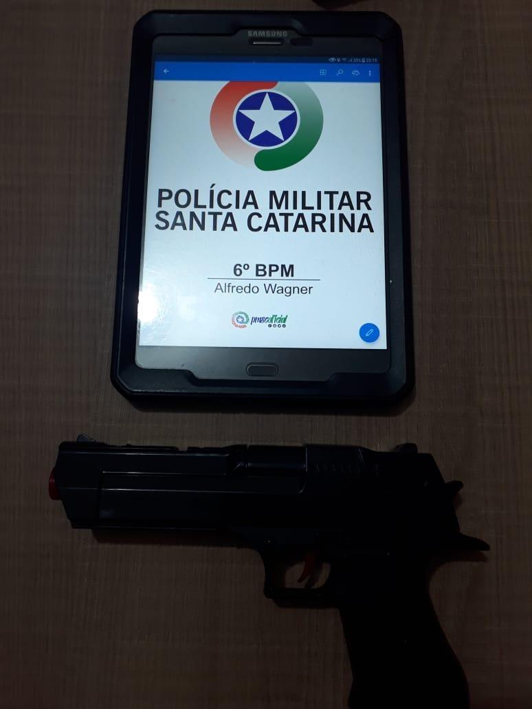 Homem é ameaçado com arma de brinquedo em Alfredo Wagner