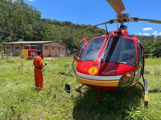 Homem é atacado por abelhas e helicóptero Arcanjo é acionado para transporte 