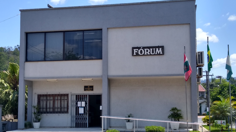 Homem é condenado a 24 anos de prisão por feminicídio no Alto Vale