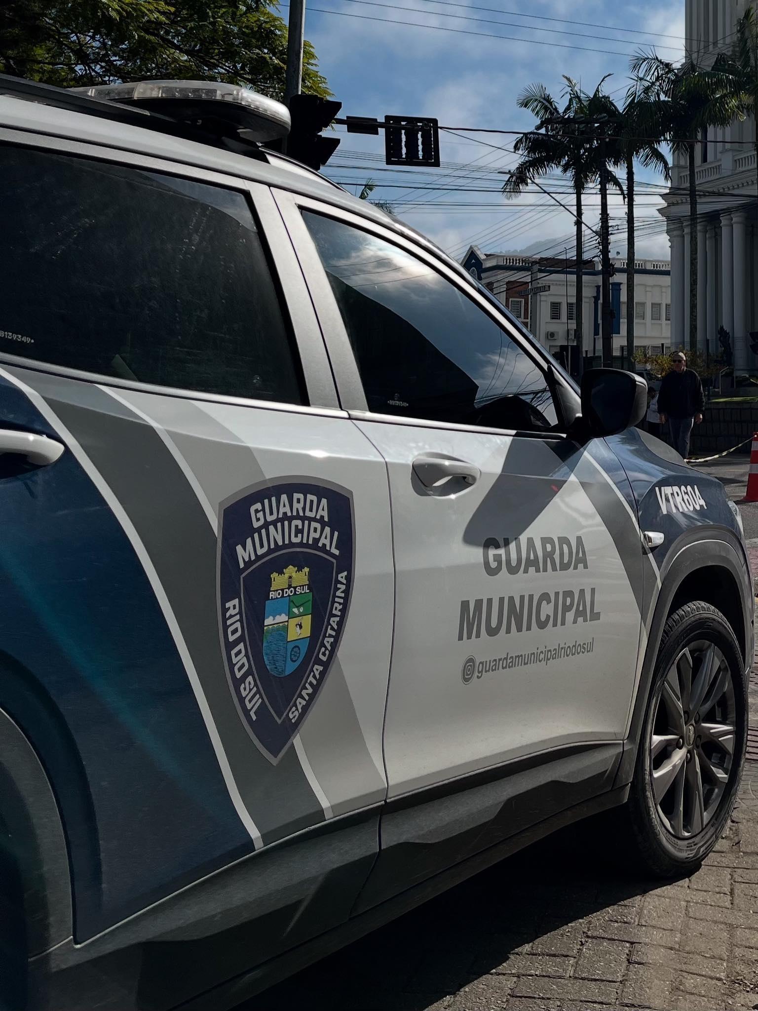 Homem é levado à delegacia após desacatar servidores em unidade de saúde de Rio do Sul