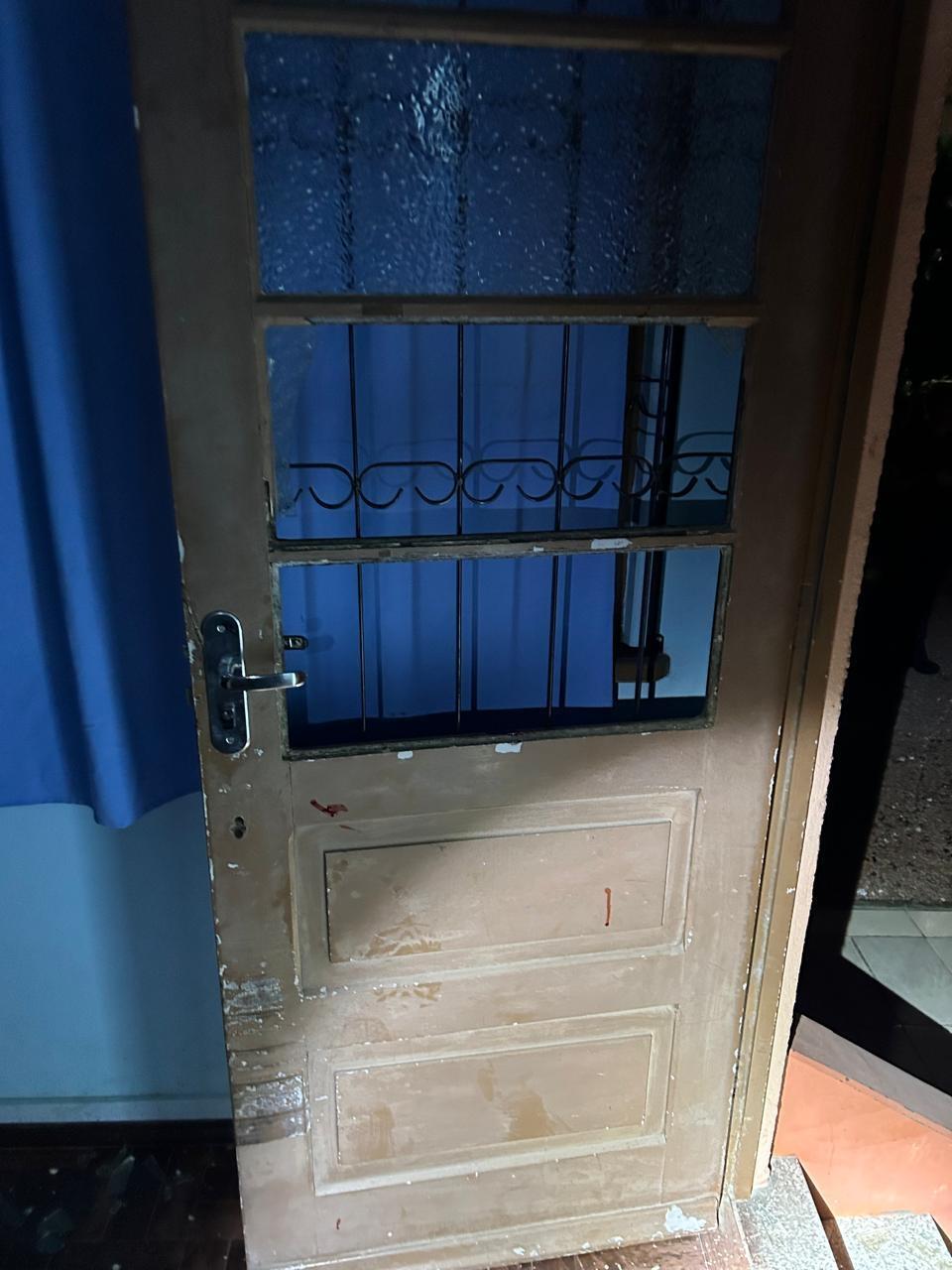 Homem é levado à delegacia após invadir e danificar residência 