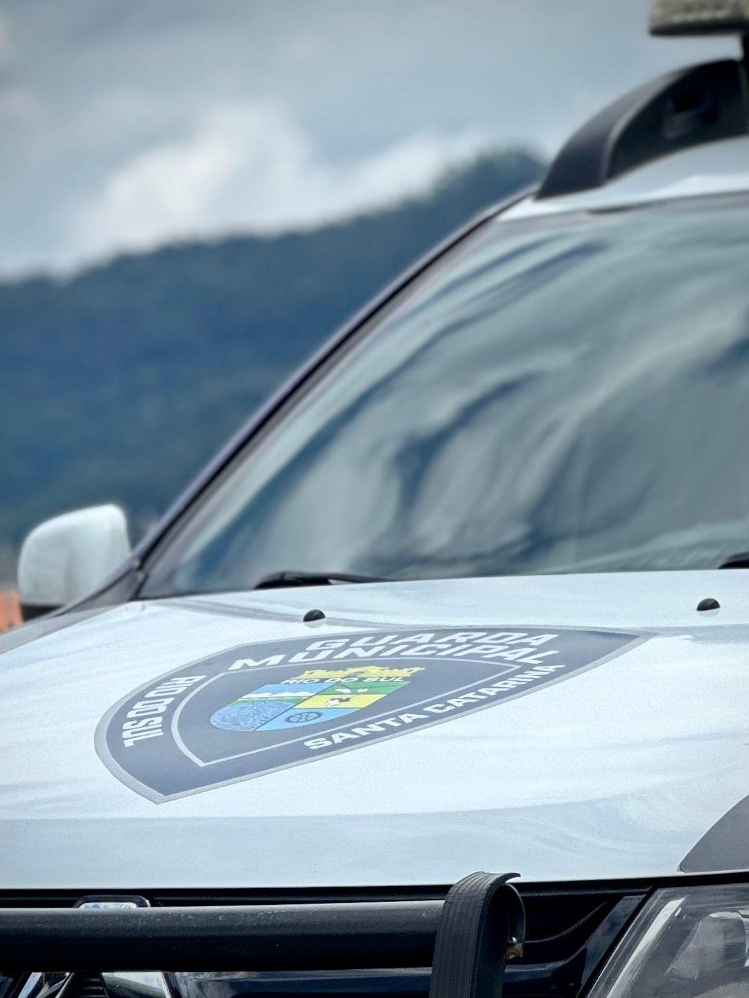 Homem é preso após furtar fiação de obra