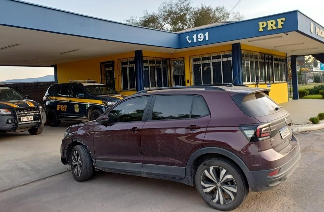 Homem é preso na BR-470 portando pistola carregada e dirigindo carro furtado em Rio do Sul