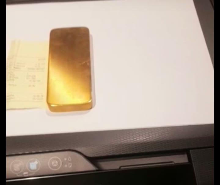 Homem é preso no Alto Vale após vender barra de ouro falsa a Argentinos