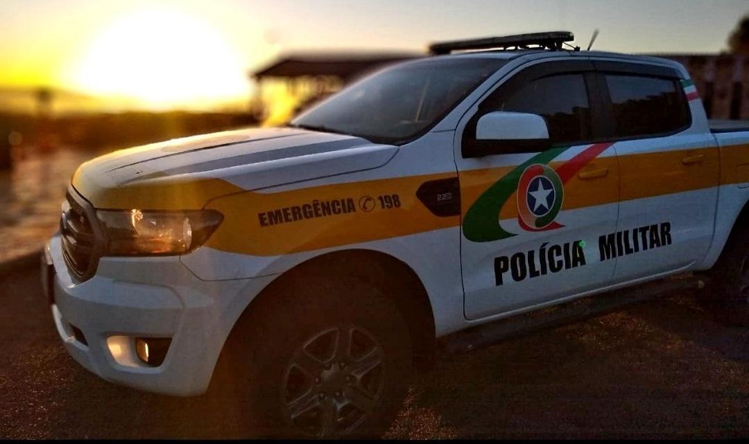 Homem leva facada de colega na Praça Frei Gabriel no centro de Ituporanga 