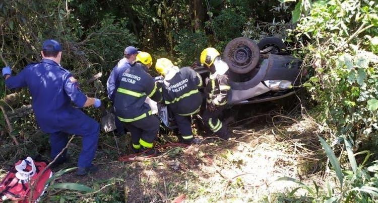 Homem morre após carro capotar às margens da BR-470, em Trombudo Central 
