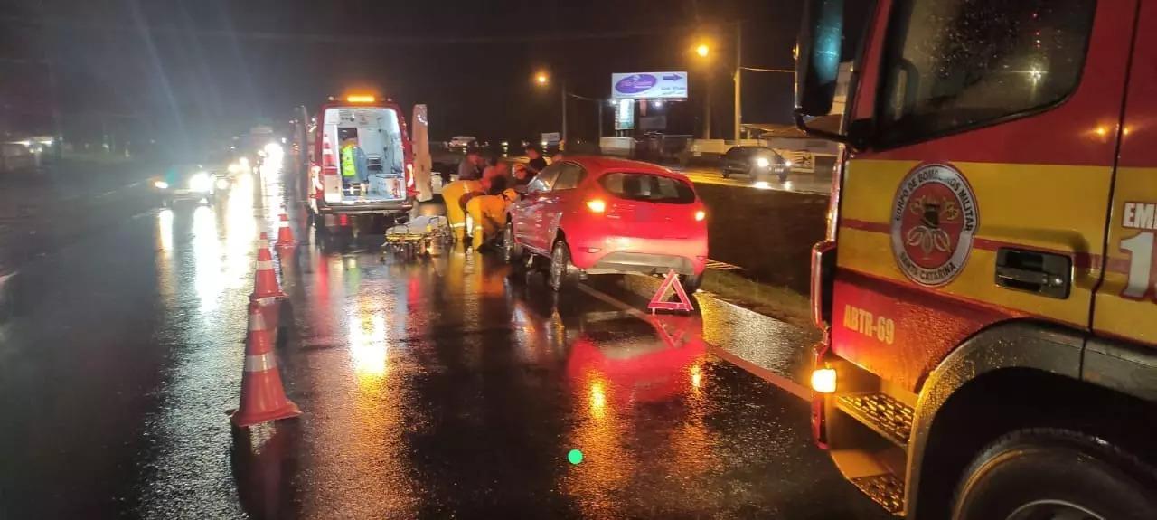 Homem morre após ser atropelado três vezes na BR-470