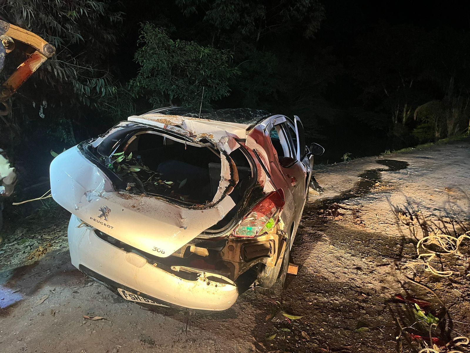 Homem morre após veículo cair no rio em Ituporanga
