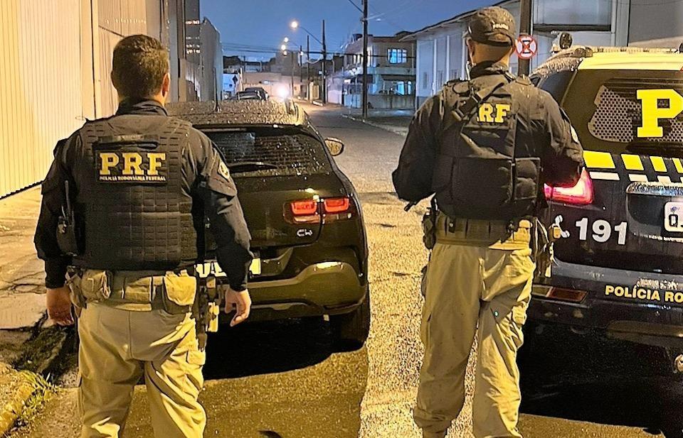 Homem não devolve carro alugado há seis meses, e é preso na BR-101 