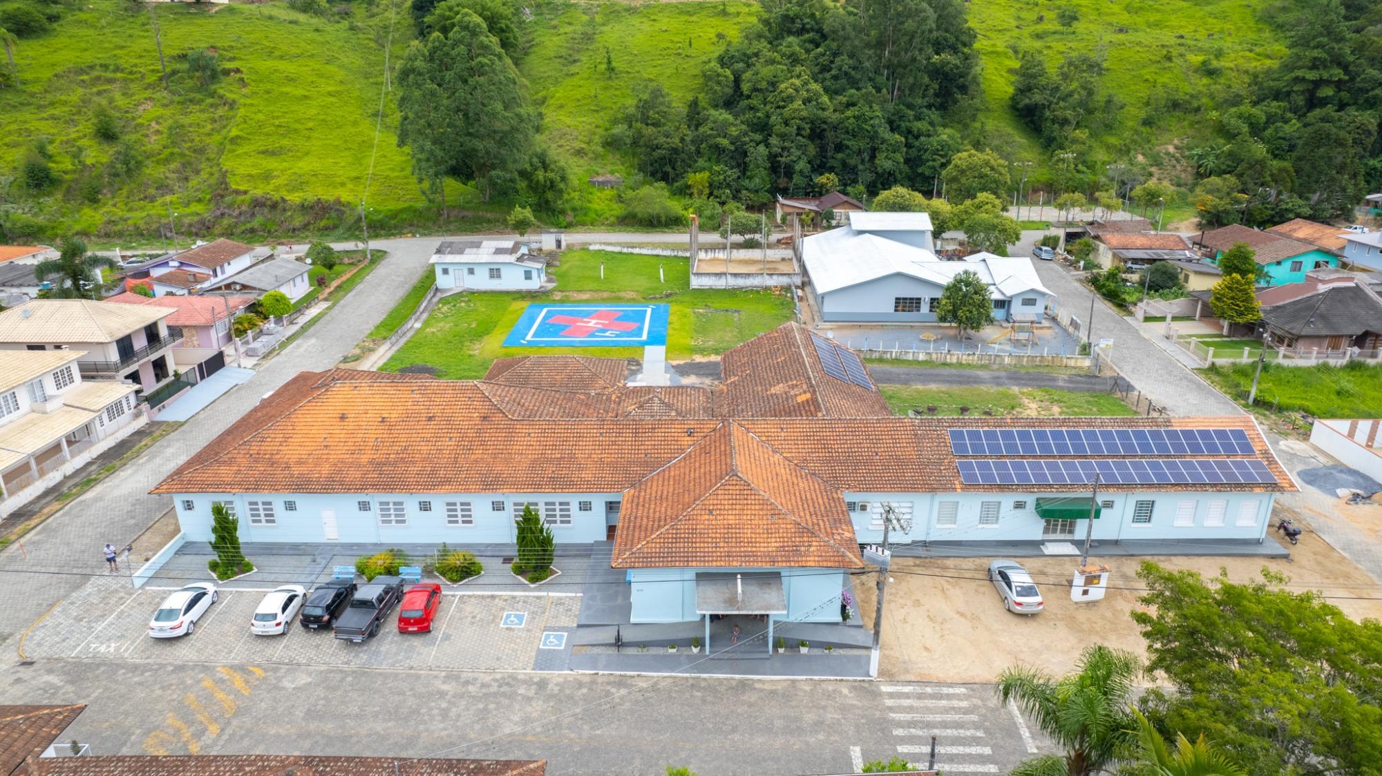 Hospital de Alfredo Wagner amplia visitas e obra do novo telhado entra na reta final