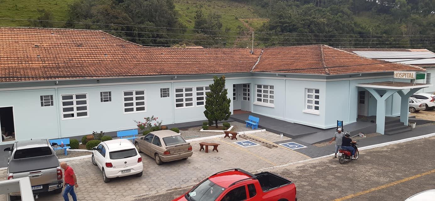 Hospital de Alfredo Wagner está lotado com internações de casos de gripe e problemas respiratórios