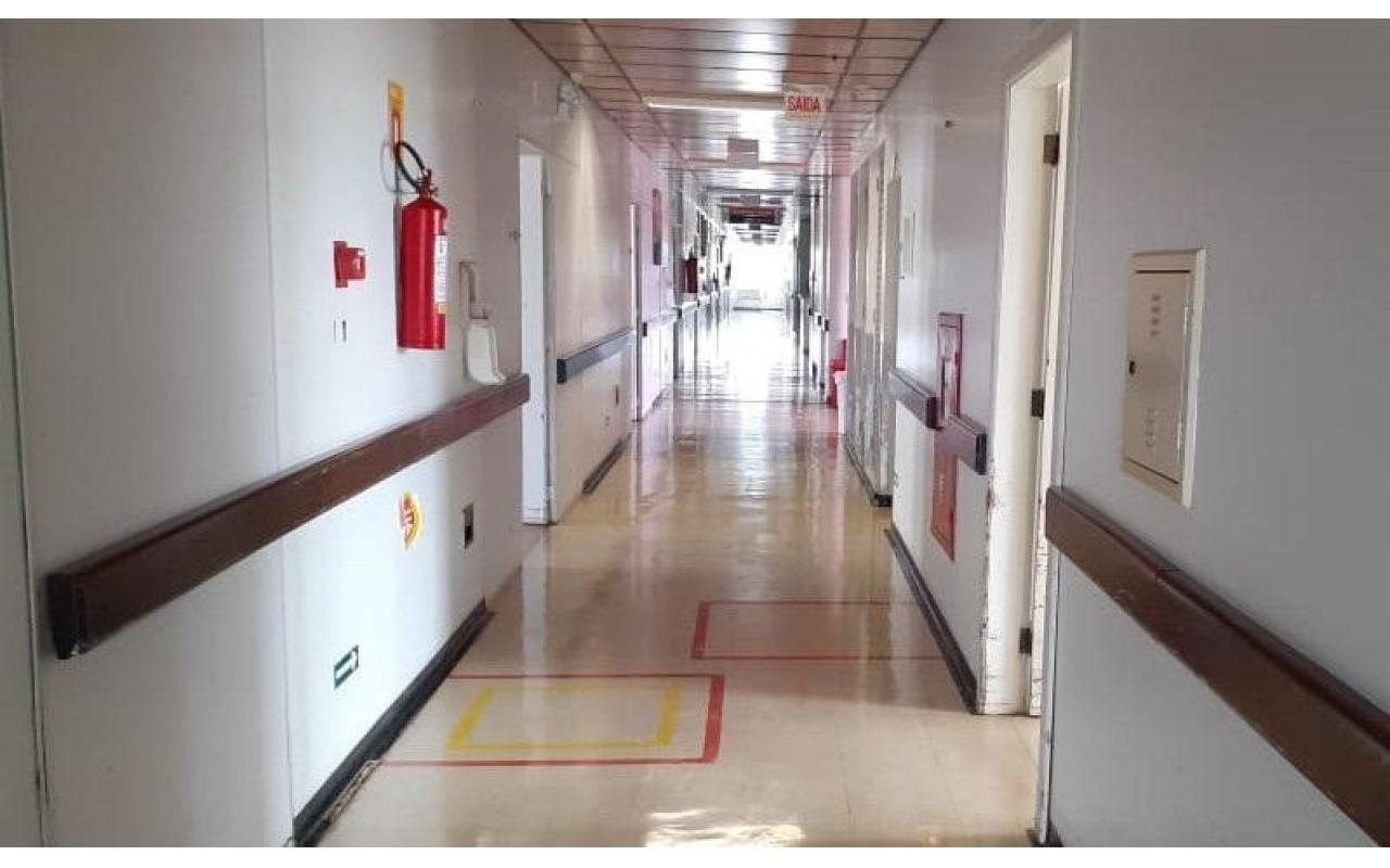 Hospital Regional Alto Vale aguarda equipamentos do governo para ampliar leitos da UTI