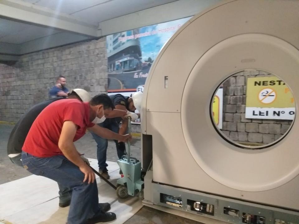 Hospital Regional Alto Vale inaugura novo aparelho tomógrafo
