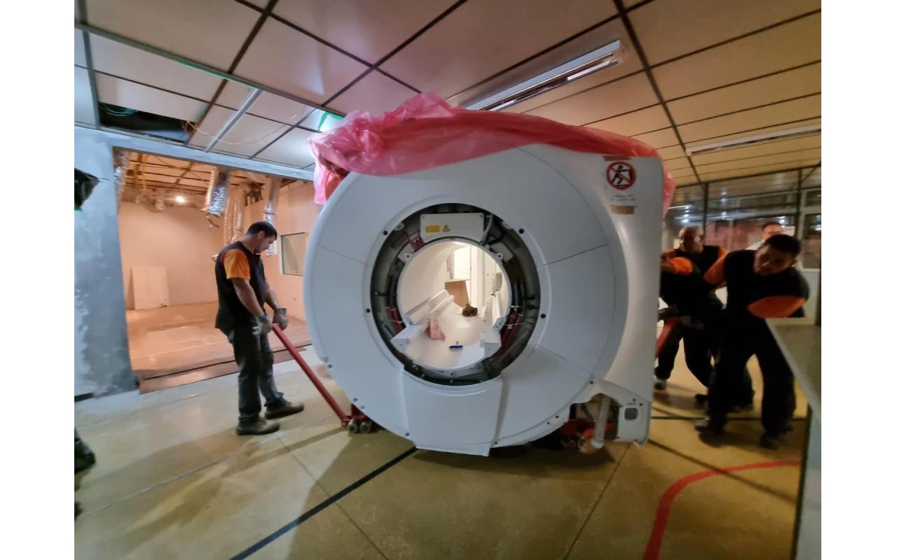 Hospital Regional Alto Vale recebe novo aparelho de ressonância magnética
