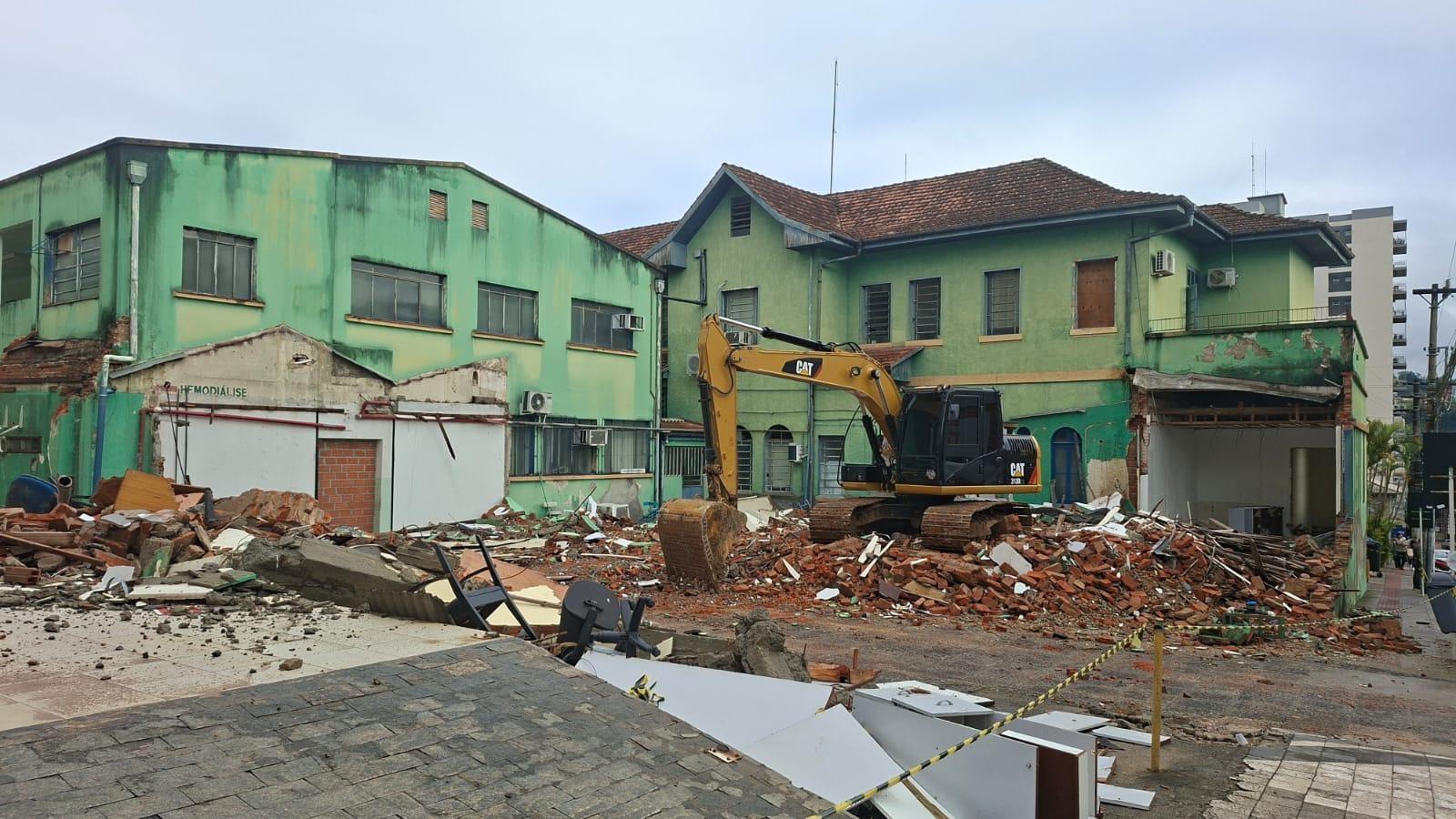 Hospital Regional inicia obra para implantar radioterapia em Rio do Sul
