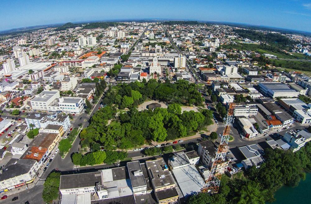 Idoso chamado de 'velho caduco' por gerente de loja receberá indenização de R$ 10 mil após decisão do TJSC