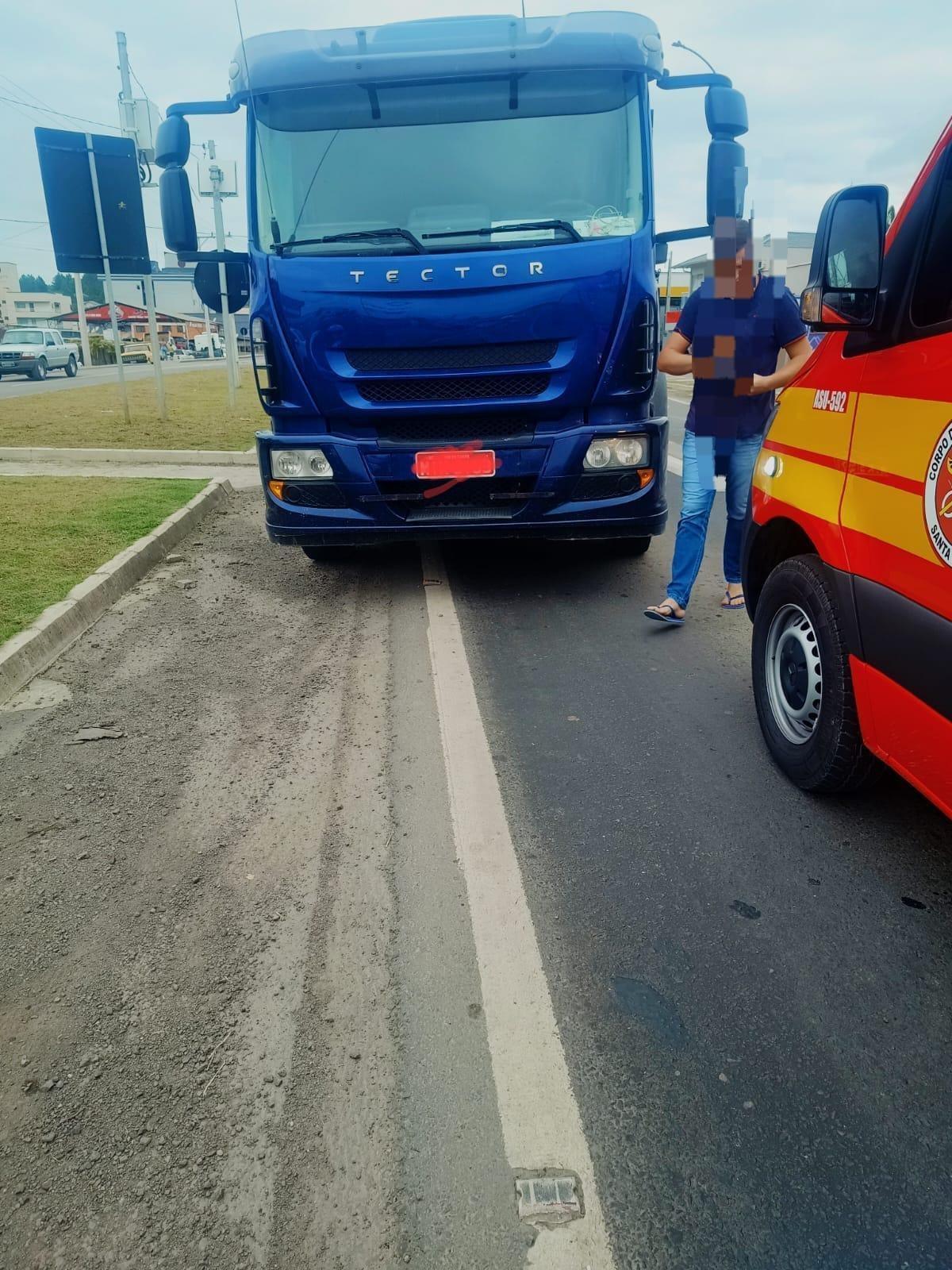 Idoso é atropelado por caminhão na BR-470 