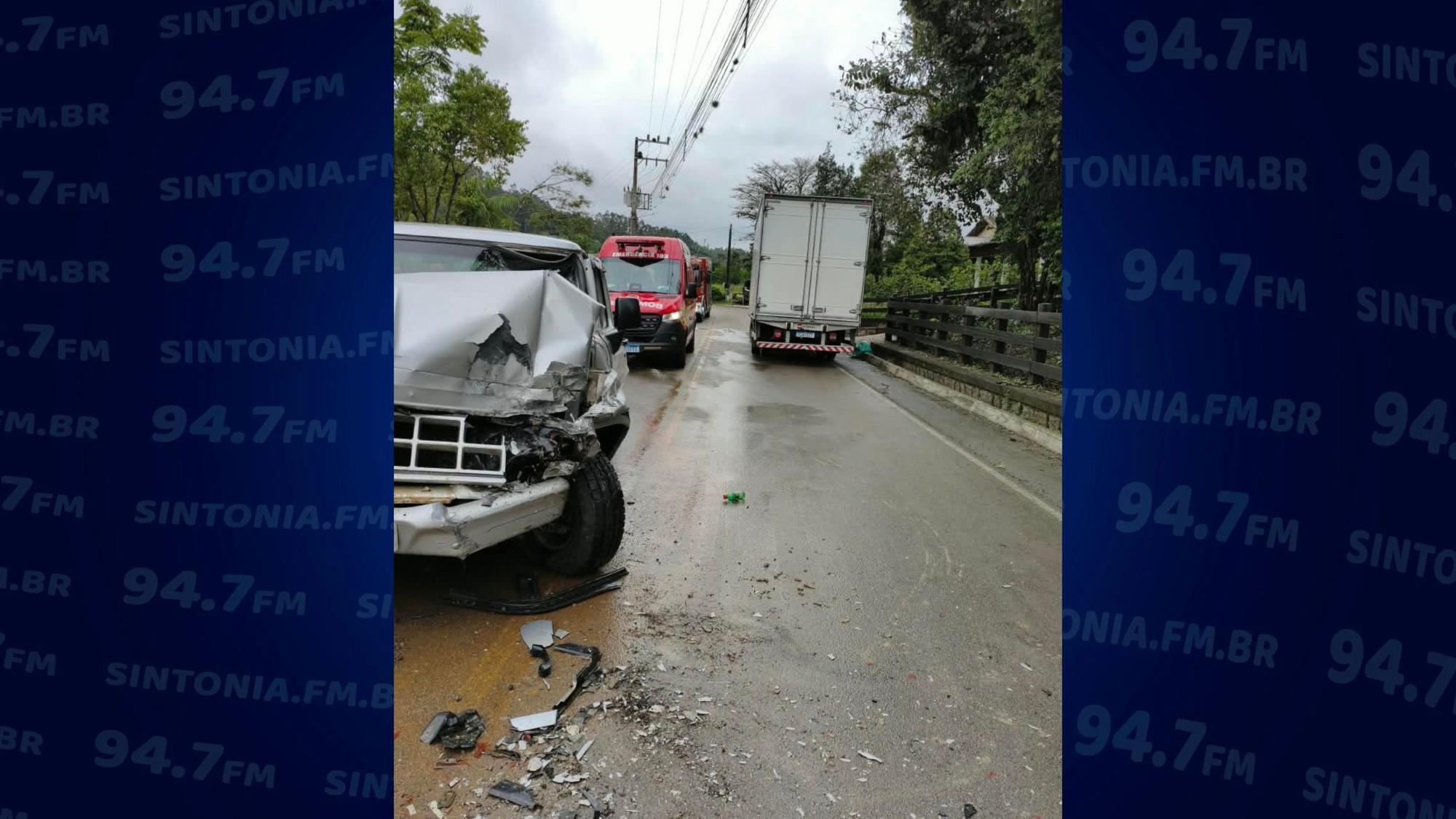 Idoso fica ferido em acidente entre dois veículos em Rio do Sul