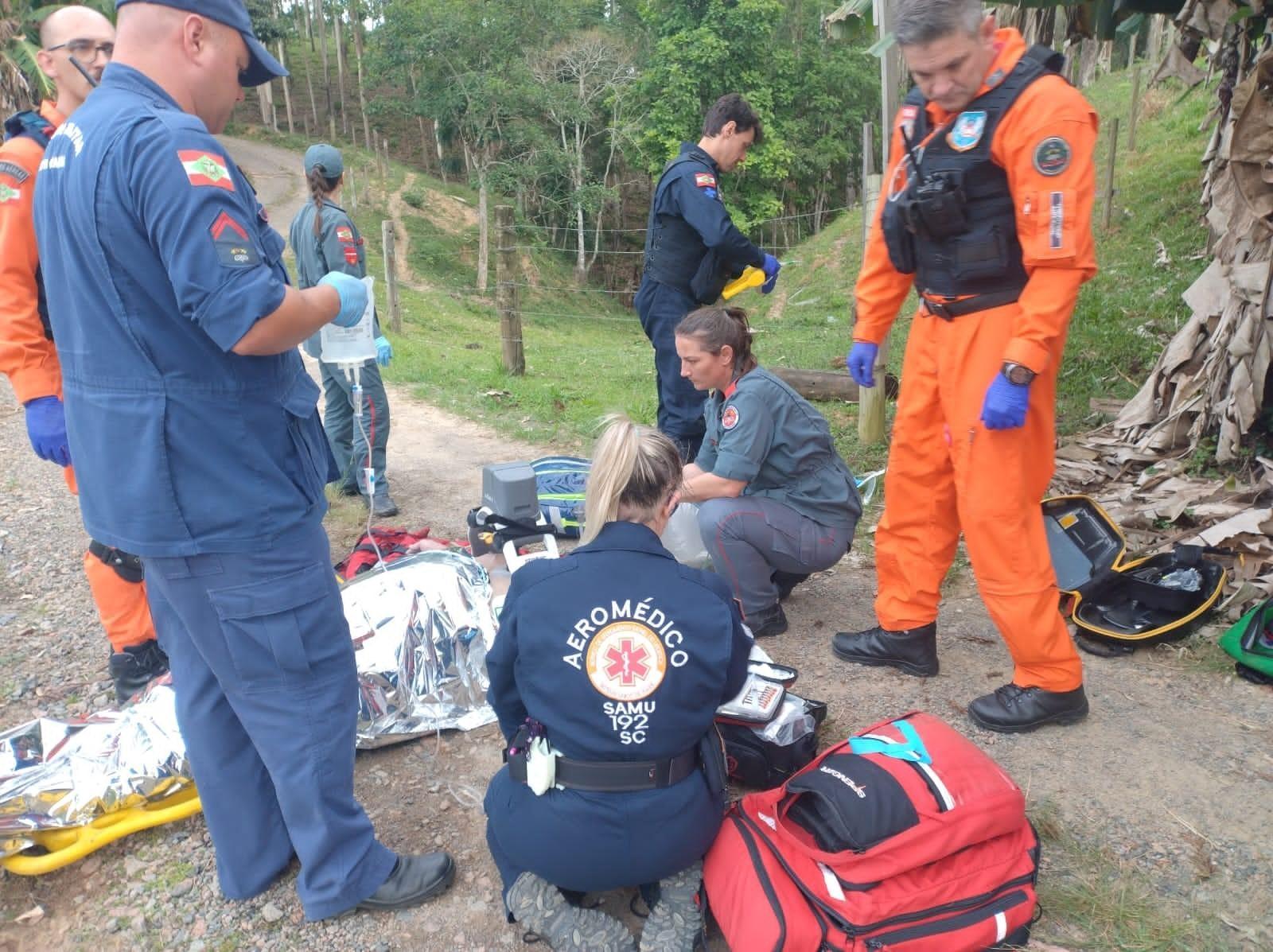 Idoso morre após queda de veículo em lagoa no Alto Vale