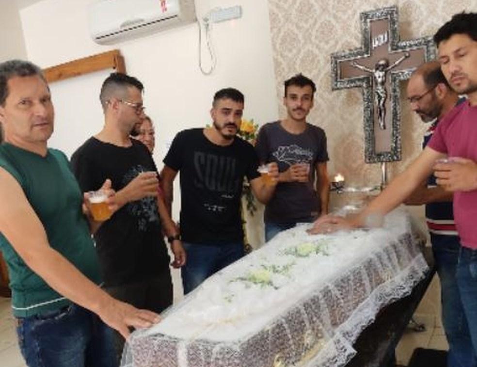 Idoso pede chope e churrasco para velório antes de morrer em Santa Catarina