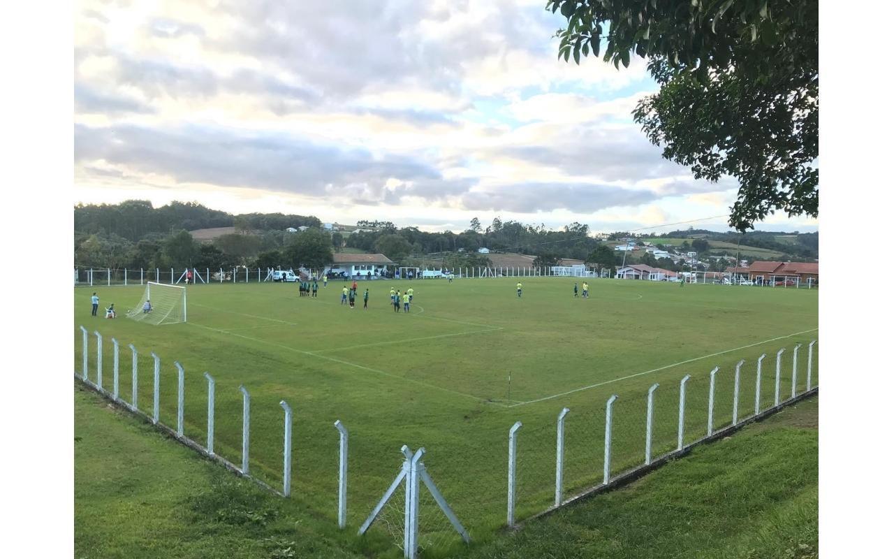 Imbuia dá início ao calendário esportivo com campeonato de futebol de campo e reformas no ginásio