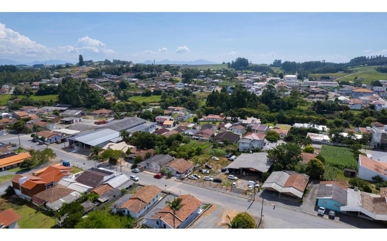 Imbuia inicia limpeza no rio da comunidade de Samambaia e deve estender o serviço para o centro
