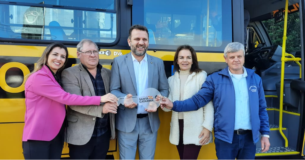 Imbuia recebe micro-ônibus do governo do estado