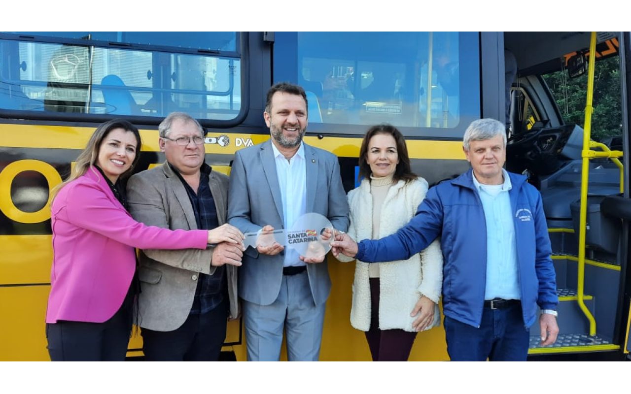 Imbuia recebe micro-ônibus do governo do estado