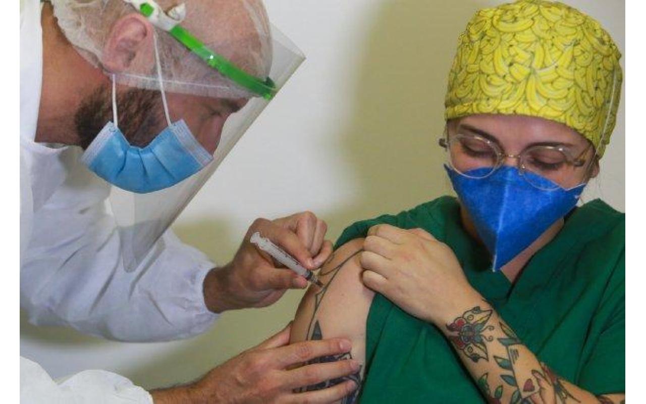 Imunizados contra a Covid-19 em Santa Catarina serão acompanhados até a aplicação da segunda dose da vacina