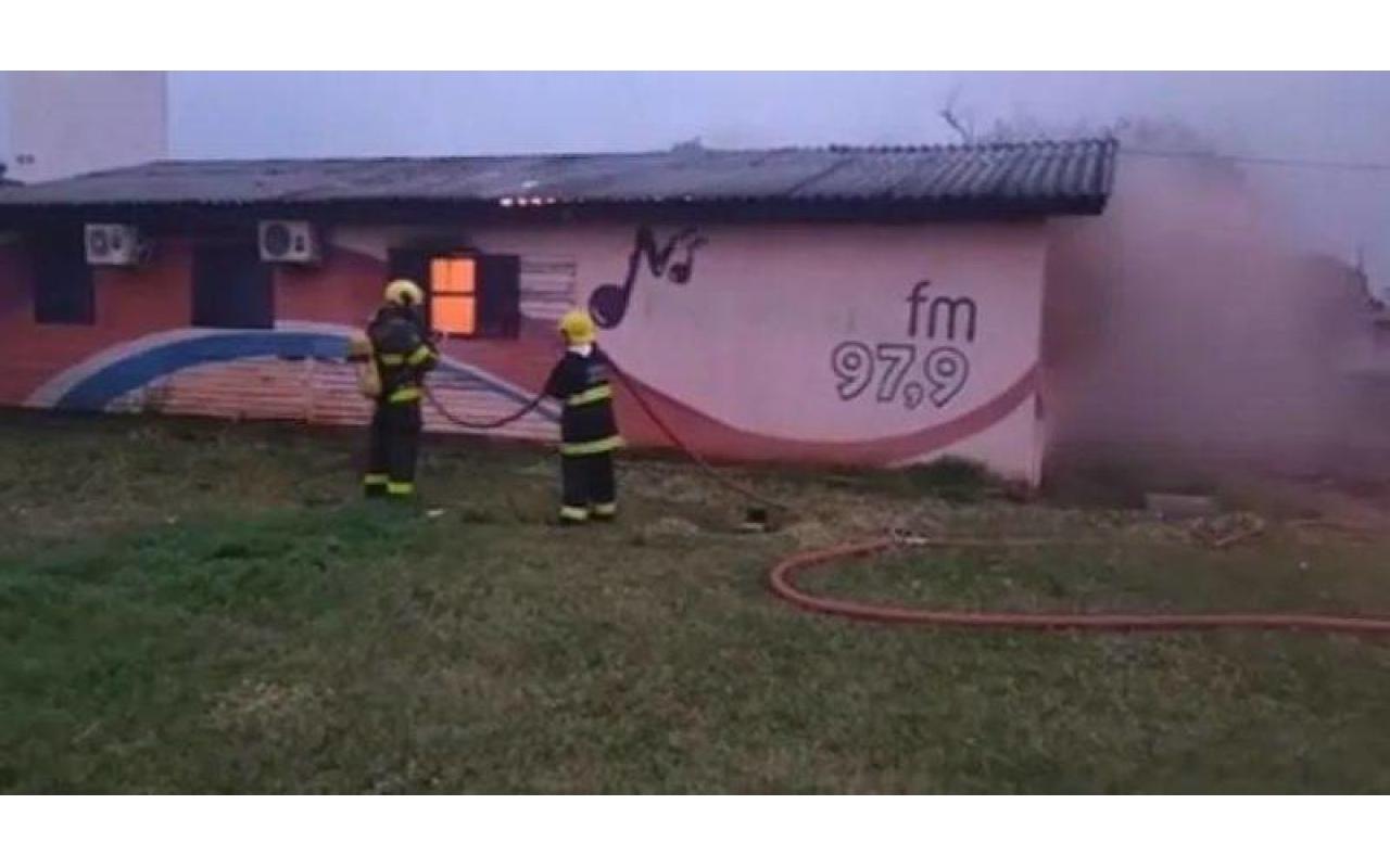Incêndio atinge emissora de rádio