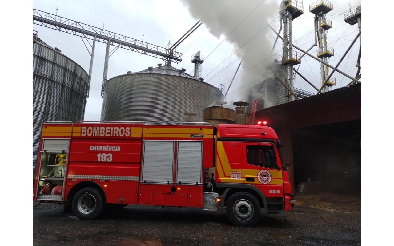 Incêndio atinge silo de secagem de grãos da Cravil em Ituporanga