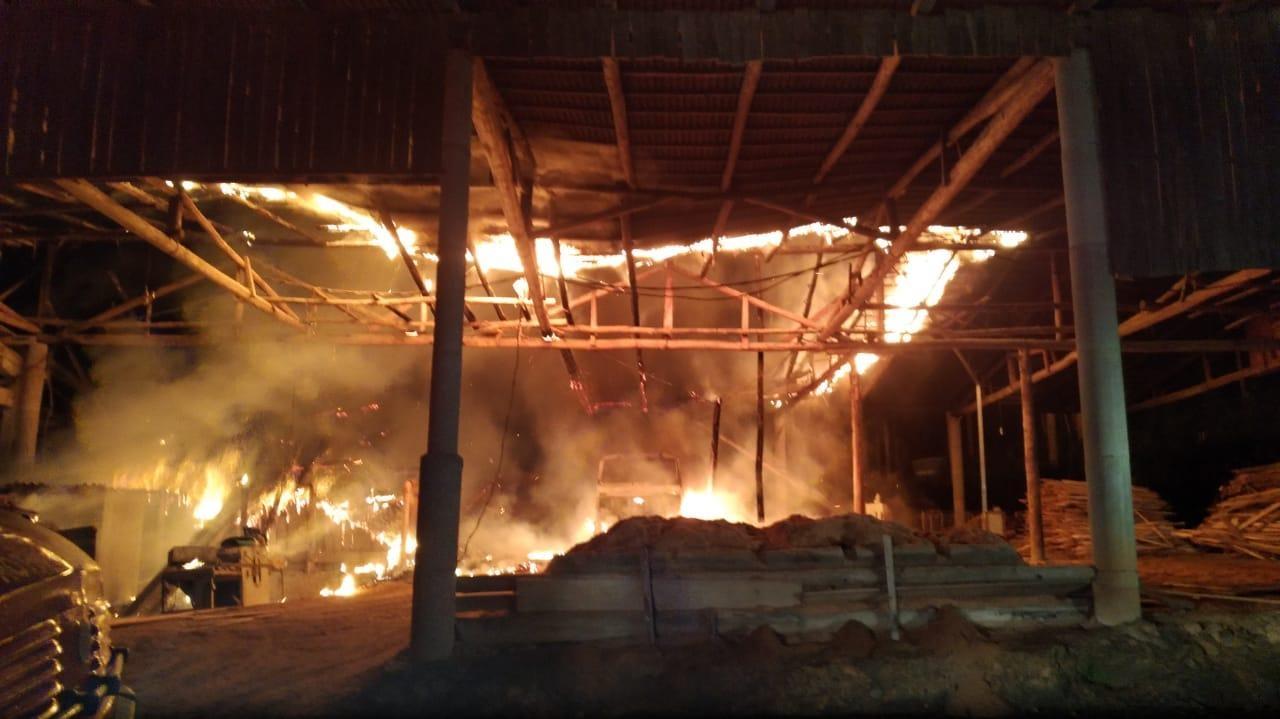 Incêndio de grandes proporções em Witmarsum mobiliza corporações de Bombeiros Voluntários