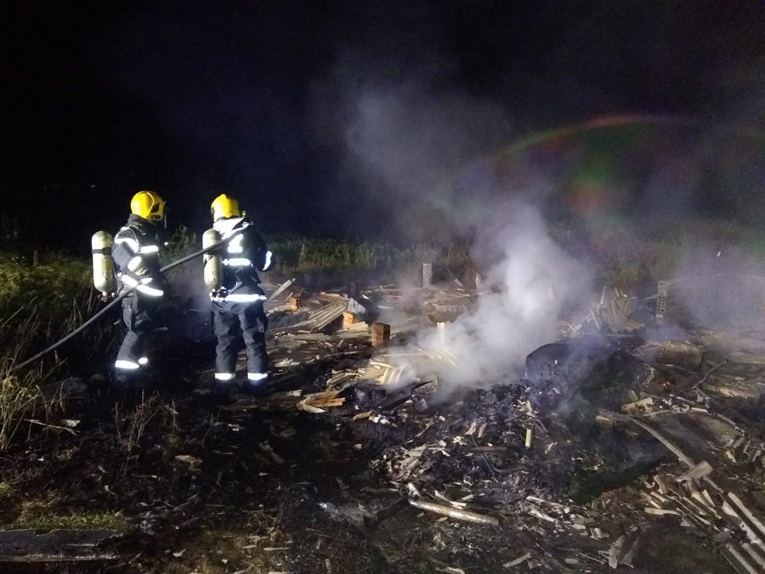 Incêndio destrói casa em Rio do Campo