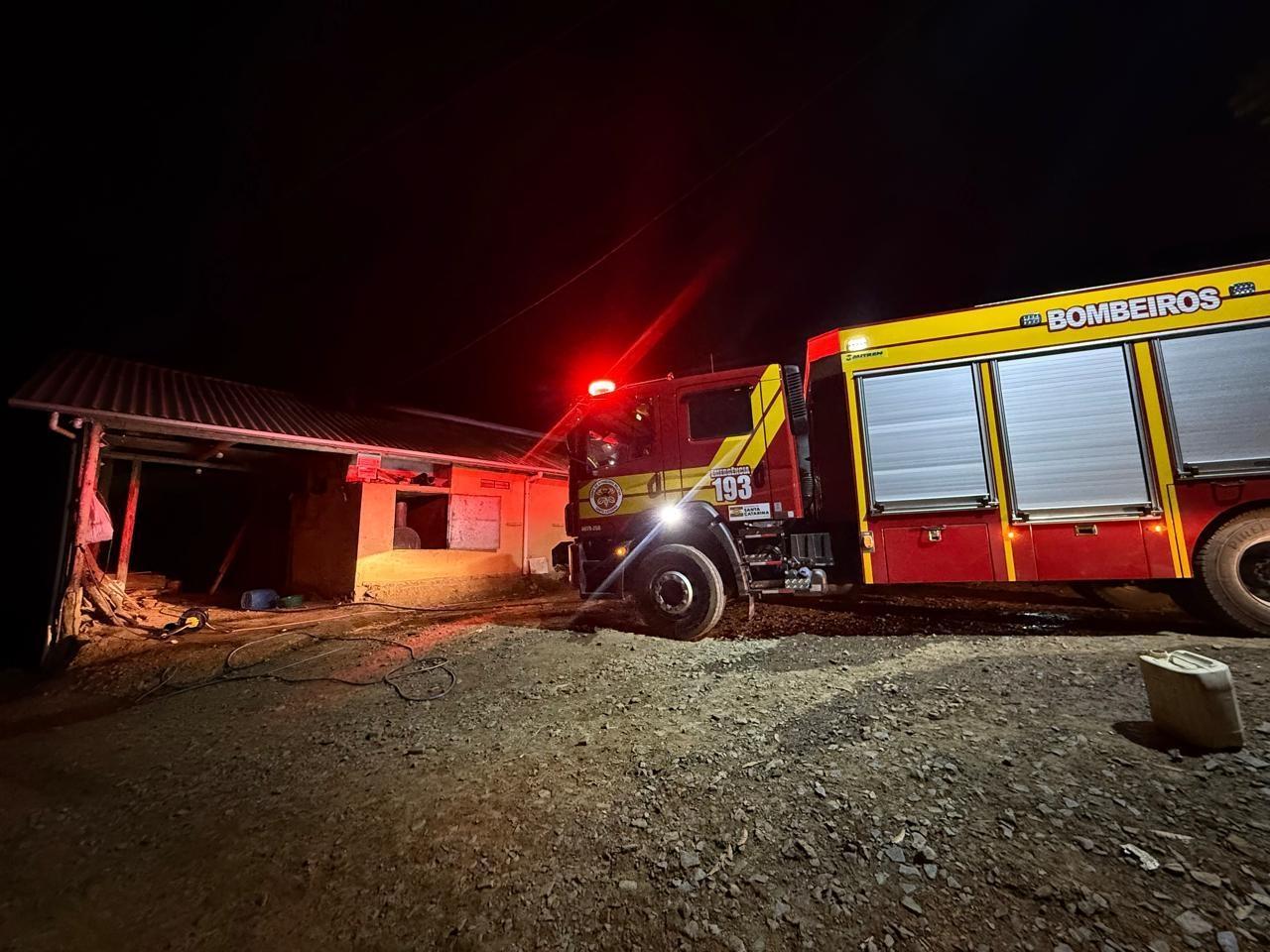 Incêndio destrói estufa de fumo em Laurentino
