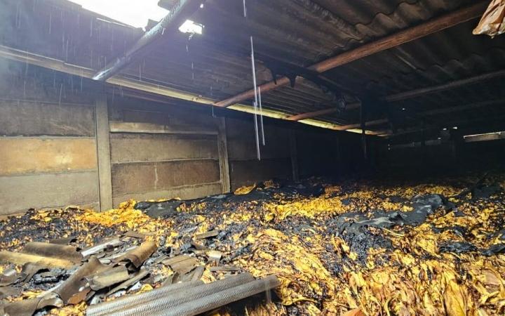 Incêndio destrói estufa de secagem de fumo e equipamentos agrícolas em Chapadão do Lageado