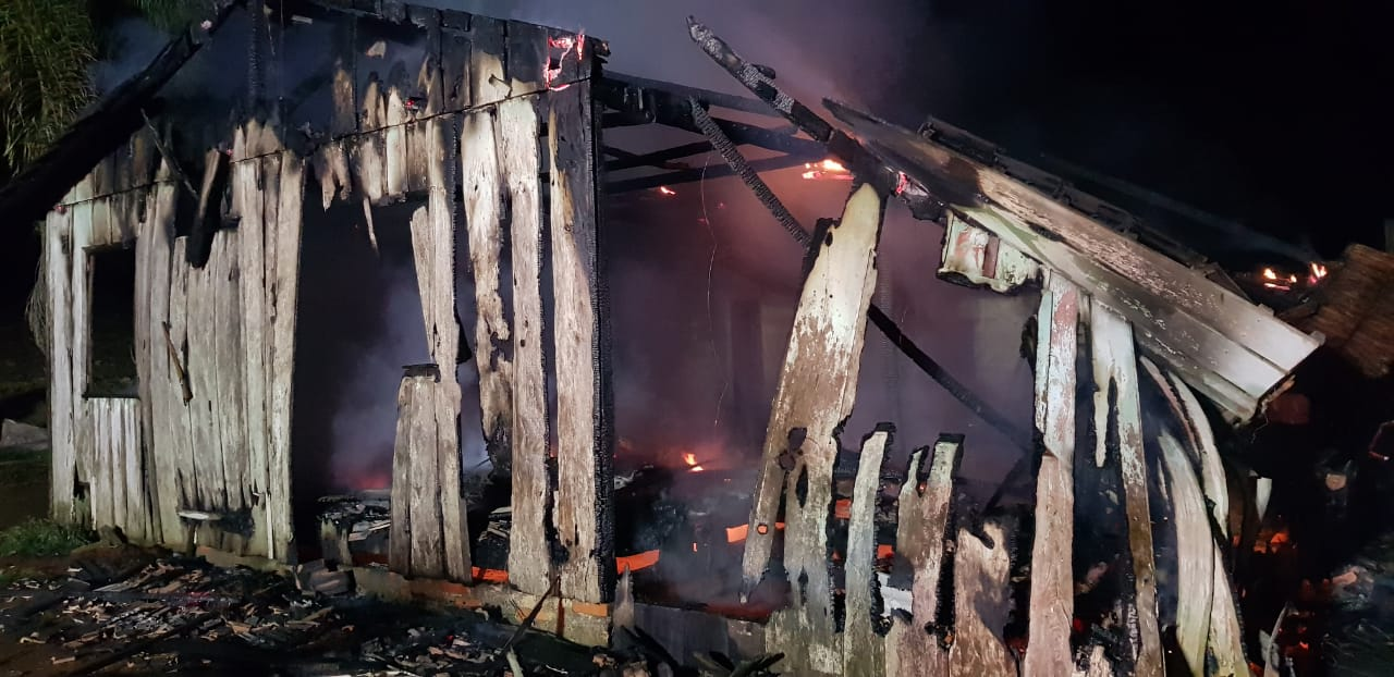 Incêndio destrói residência em Bela Vista Ituporanga