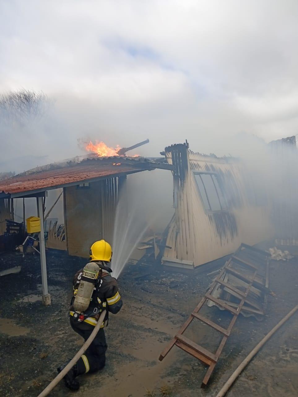 Incêndio destrói residência em Bom Retiro e SAMU é acionado para atender proprietários