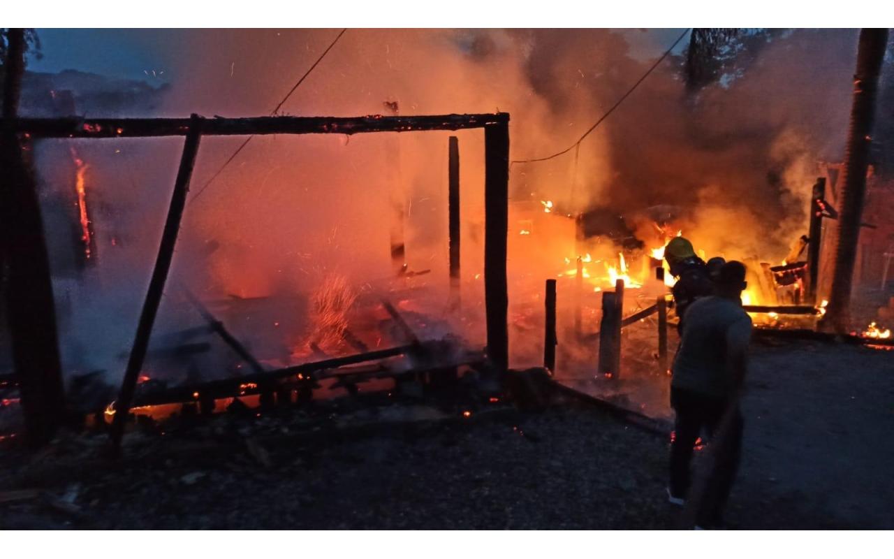 Incêndio destrói residência no Alto Vale 