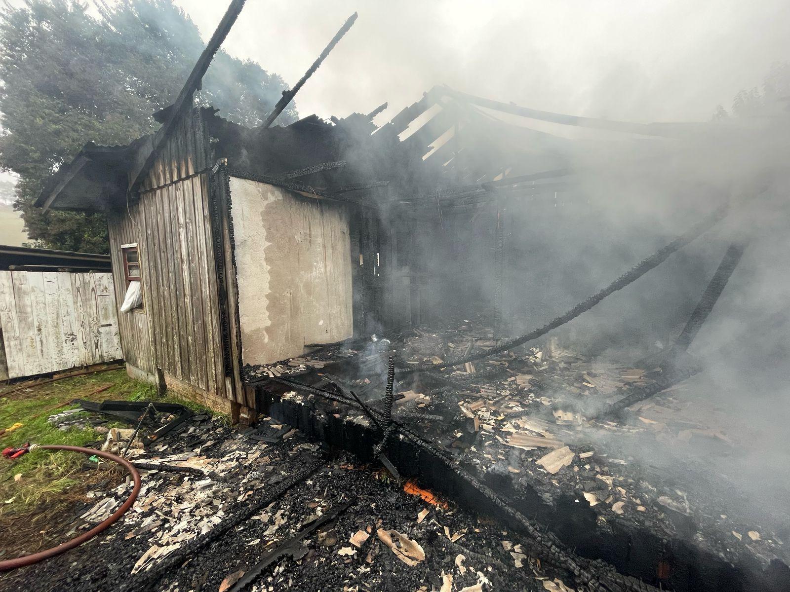Incêndio destrói residência no bairro São José em Bom Retiro