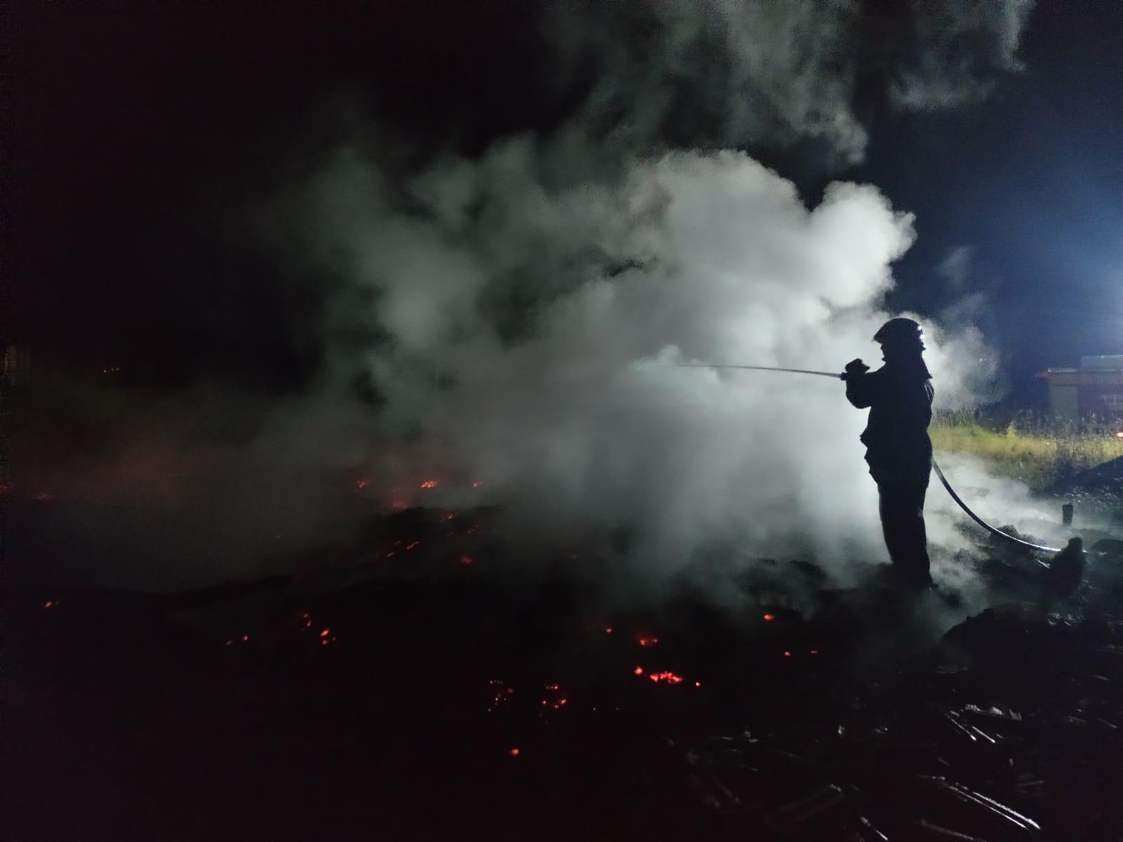 Incêndio destrói residência no interior de Imbuia