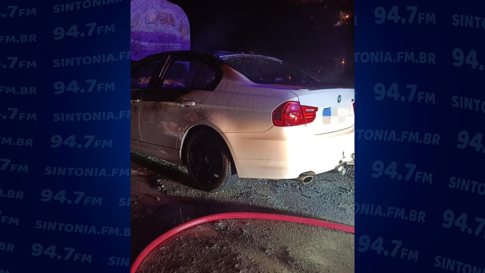 Incêndio em BMW mobiliza bombeiros em Rio do Oeste