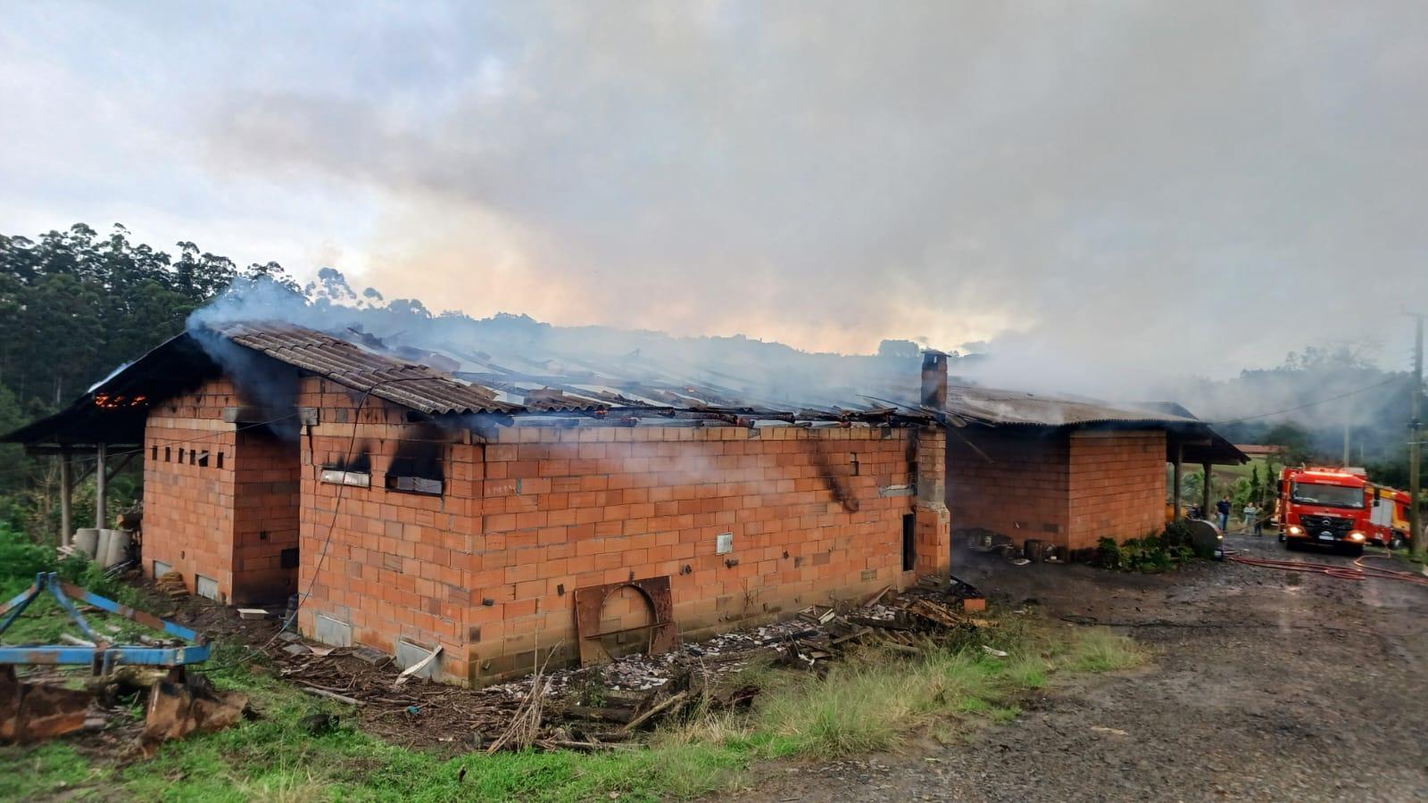 Incêndio em estufa de fumo causa prejuízo de R$ 200 mil