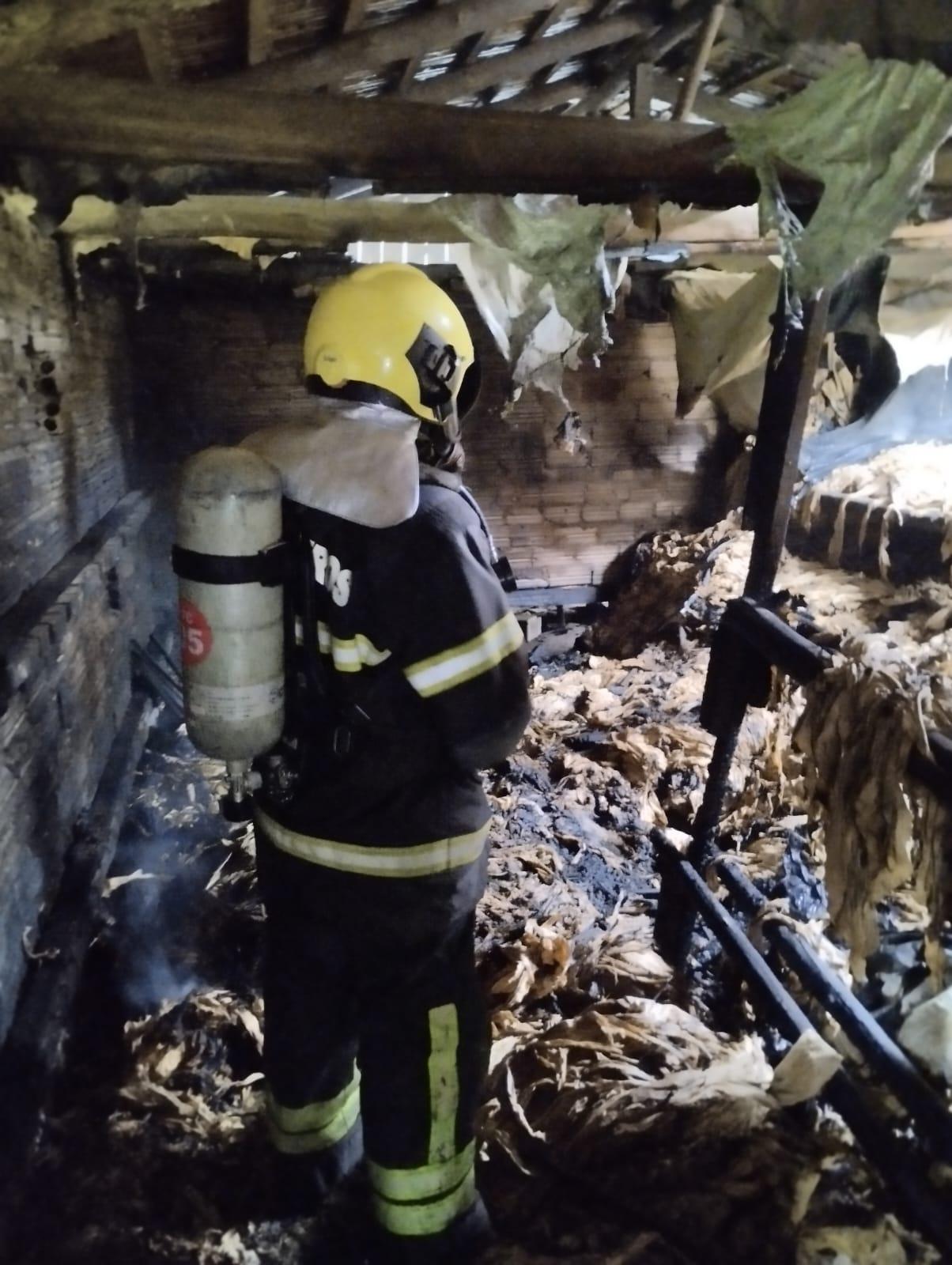 Incêndio em estufa de fumo é contido em Atalanta
