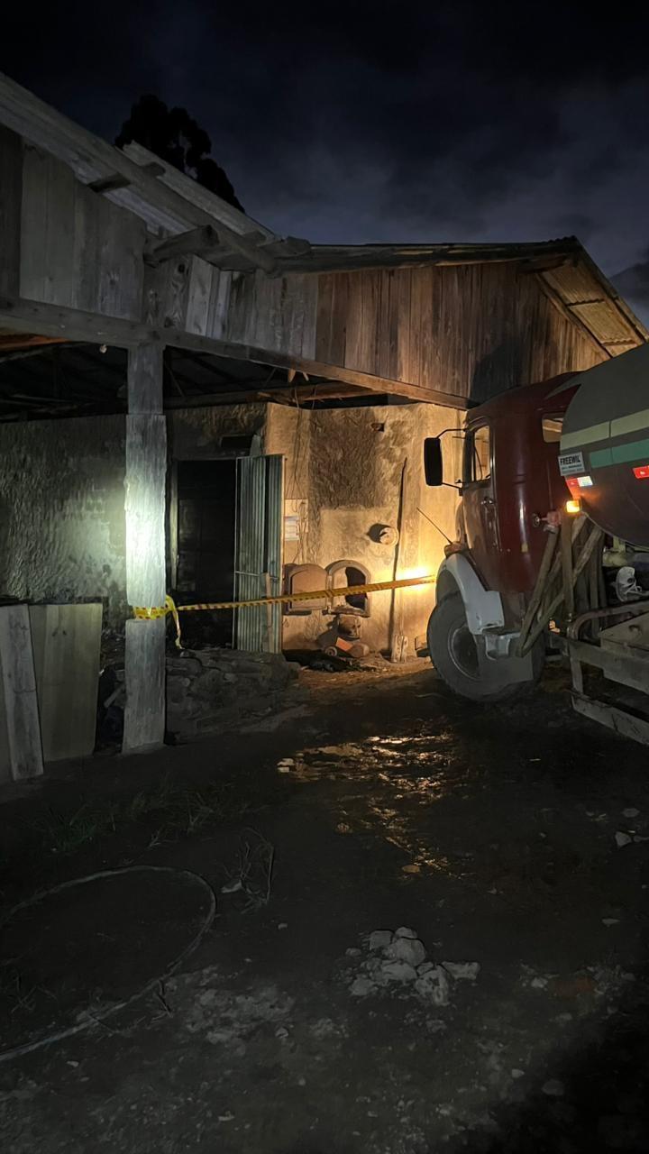 Incêndio em estufa de secagem de tabaco mobiliza bombeiros em Chapadão do Lageado