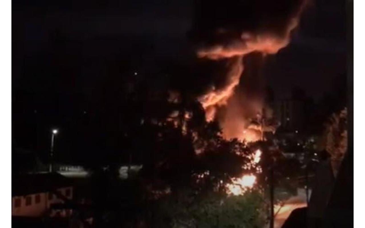 Incêndio mata casal e destrói casa onde moravam imigrantes em Blumenau