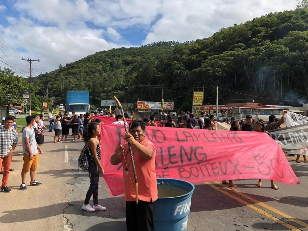 Indígenas protestam em Ibirama contra municipalização da saúde indígena