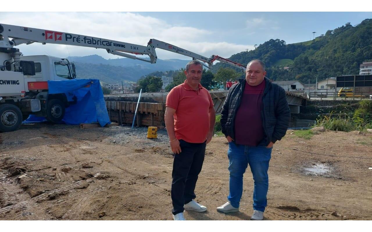 Iniciada concretagem da nova ponte no centro de Alfredo Wagner